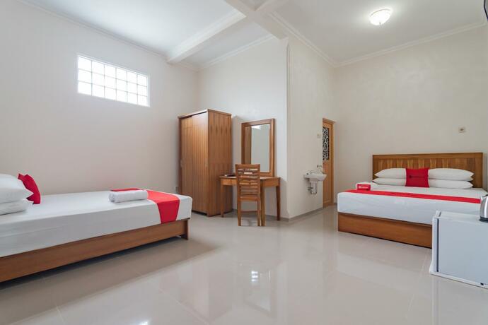 Imagen general del Hotel RedDoorz Syariah Plus @ Perintis Guesthouse Tasikmalaya. Foto 25