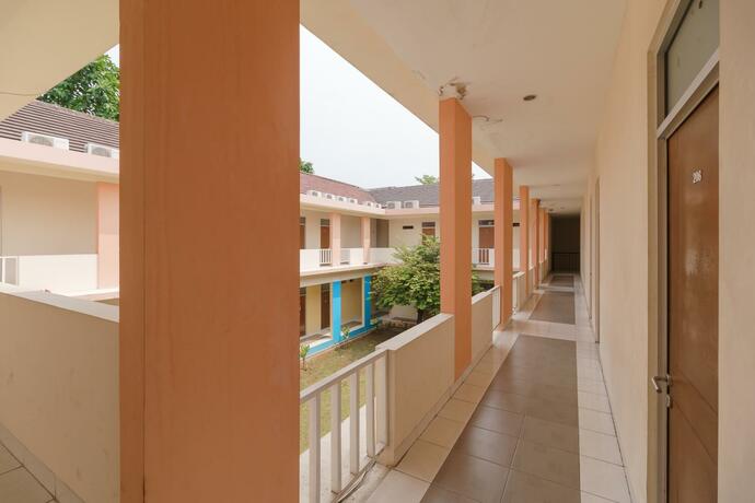 Imagen general del Hotel RedDoorz Syariah Plus @ Wisma Bougenville Karawaci. Foto 28