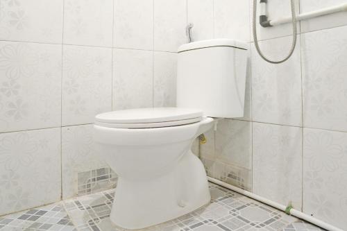 Imagen de la habitación del Hotel RedDoorz Syariah at D'Ostha Residence. Foto 5