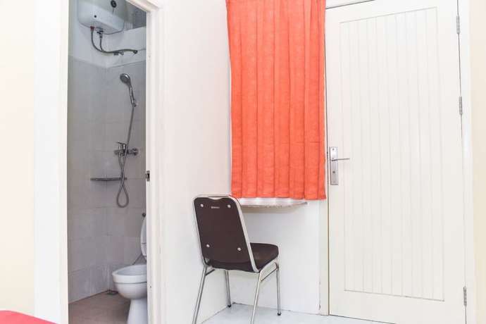 Imagen de la habitación del Hotel RedDoorz Syariah near Exit Tol Waru. Foto 6