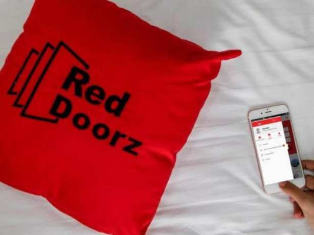 Imagen de la habitación del Hotel RedDoorz Syariah near Exit Tol Waru. Foto 7