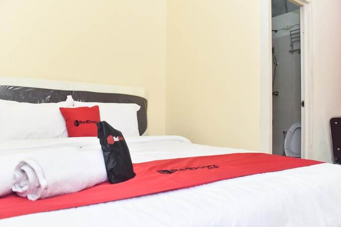 Imagen de la habitación del Hotel RedDoorz Syariah near Exit Tol Waru. Foto 10