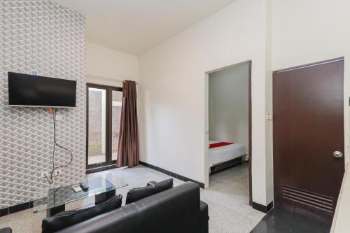 Imagen general del Hotel RedDoorz Syariah near Green Park Jatiwarna. Foto 8