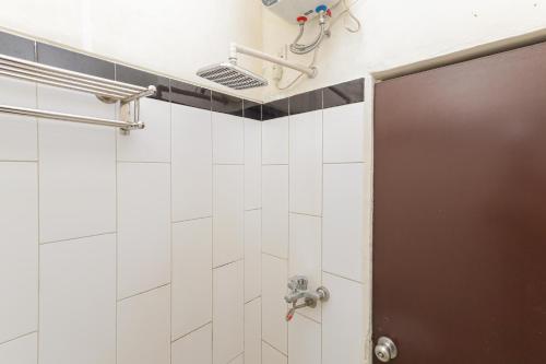 Imagen de la habitación del Hotel RedDoorz Syariah near Green Park Jatiwarna. Foto 18