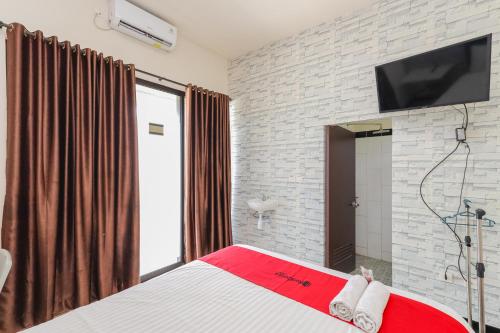 Imagen de la habitación del Hotel RedDoorz Syariah near Green Park Jatiwarna. Foto 20