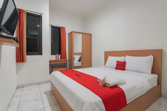 Imagen general del Hotel RedDoorz Syariah near Karawang Central Plaza. Foto 6