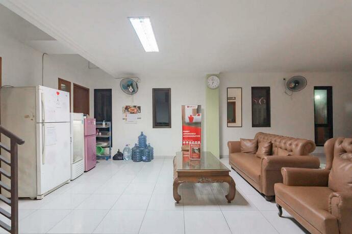 Imagen general del Hotel RedDoorz Syariah near Karawang Central Plaza. Foto 9