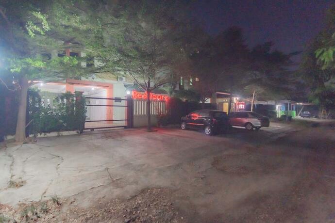 Imagen general del Hotel RedDoorz Syariah near Karawang Central Plaza. Foto 13