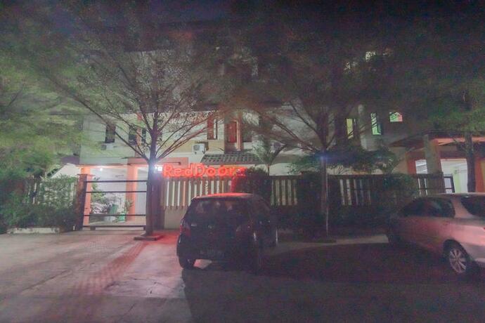 Imagen general del Hotel RedDoorz Syariah near Karawang Central Plaza. Foto 14