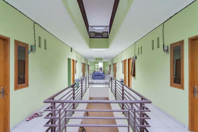 Imagen general del Hotel RedDoorz Syariah near Karawang Central Plaza. Foto 17