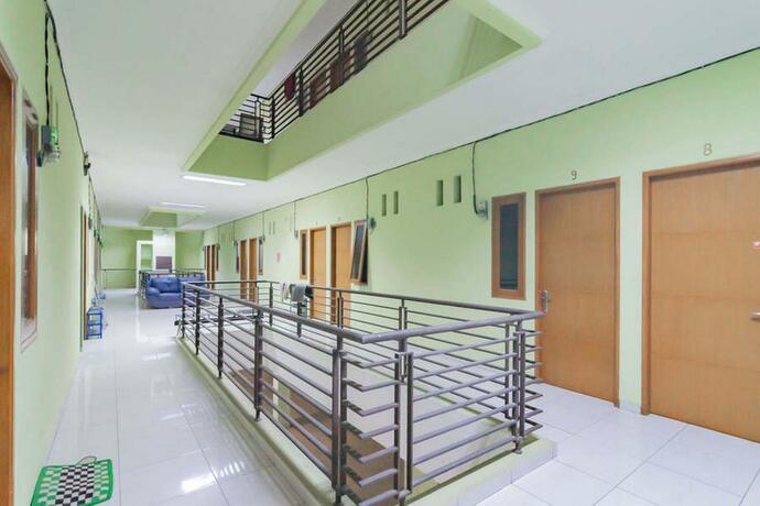 Imagen general del Hotel RedDoorz Syariah near Karawang Central Plaza. Foto 18