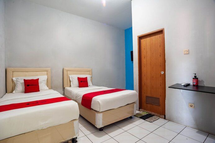 Imagen de la habitación del Hotel RedDoorz Syariah near Margonda Raya. Foto 15