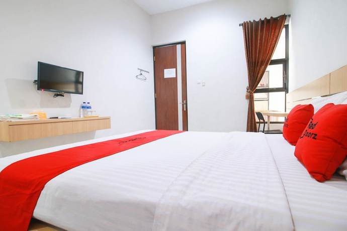 Imagen de la habitación del Hotel RedDoorz Syariah near Universitas Jenderal Soedirman. Foto 8
