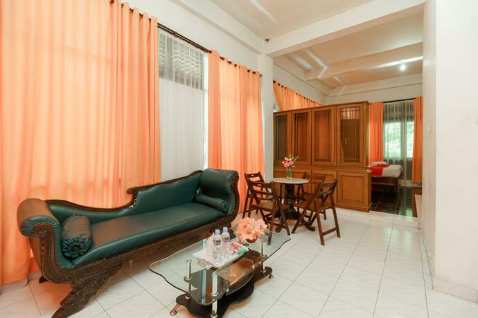 Imagen general del Hotel RedDoorz @ Tuktuk Danau Toba. Foto 4