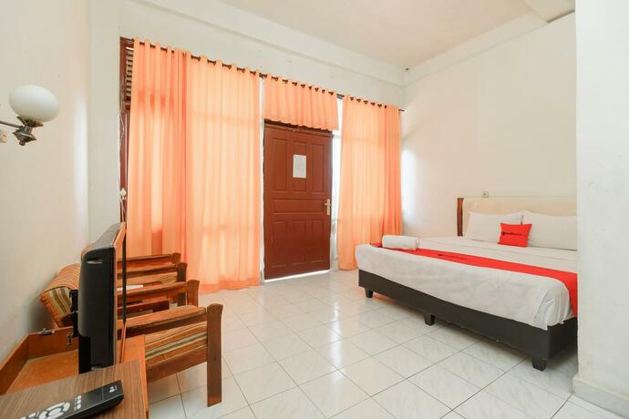 Imagen general del Hotel RedDoorz @ Tuktuk Danau Toba. Foto 5