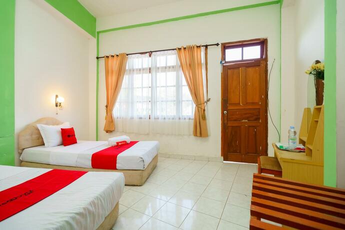 Imagen general del Hotel RedDoorz @ Tuktuk Danau Toba. Foto 9