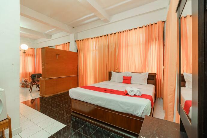 Imagen general del Hotel RedDoorz @ Tuktuk Danau Toba. Foto 10