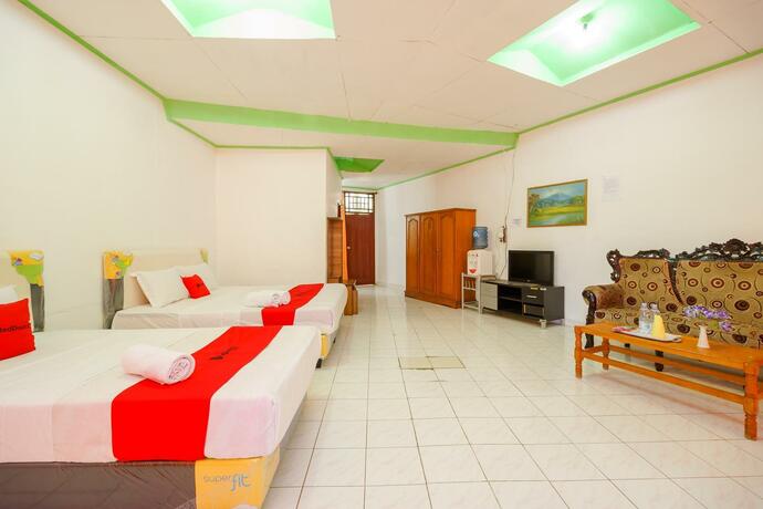 Imagen general del Hotel RedDoorz @ Tuktuk Danau Toba. Foto 21