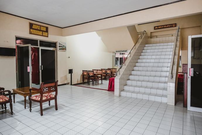 Imagen de los interiores del Hotel RedDoorz @ Ungaran. Foto 10