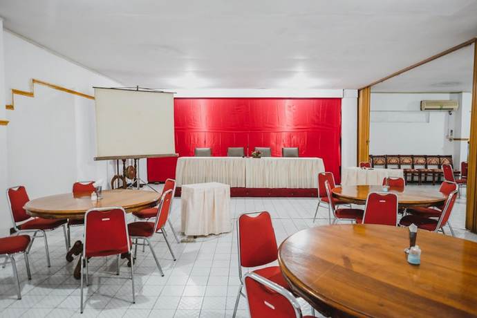 Imagen de los interiores del Hotel RedDoorz @ Ungaran. Foto 11