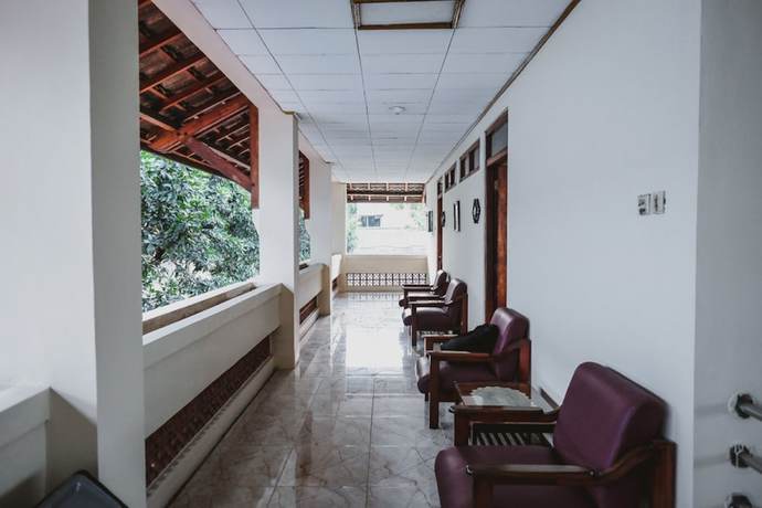 Imagen de los interiores del Hotel RedDoorz @ Ungaran. Foto 12