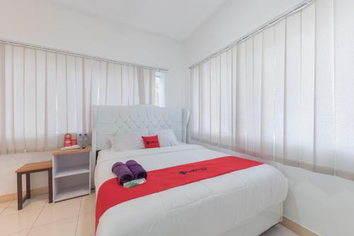 Imagen de la habitación del Hotel RedDoorz at Jalan Pangkal Perjuangan Karawang. Foto 20