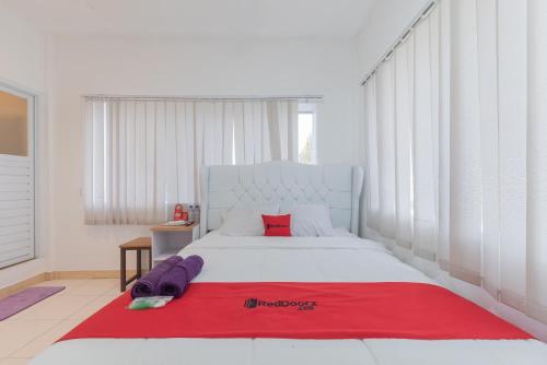 Imagen general del Hotel RedDoorz at Jalan Pangkal Perjuangan Karawang. Foto 4