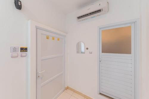 Imagen general del Hotel RedDoorz at Jalan Pangkal Perjuangan Karawang. Foto 5