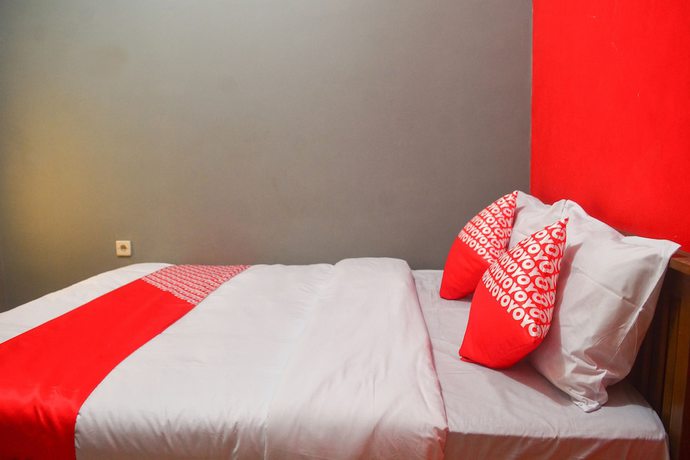 Imagen de la habitación del Hotel RedDoorz at Rita Guesthouse Pangandaran. Foto 12