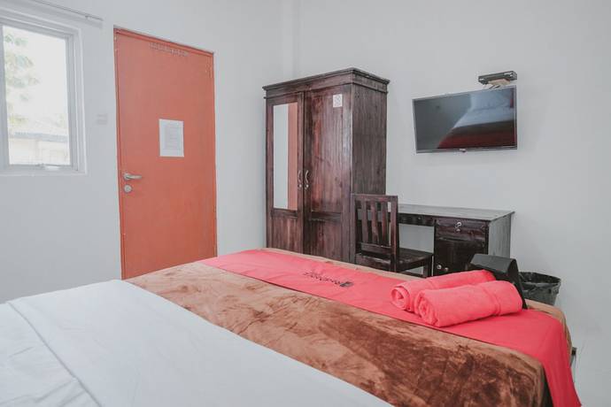 Imagen de la habitación del Hotel RedDoorz near Gatot Subroto Lampung 2. Foto 10