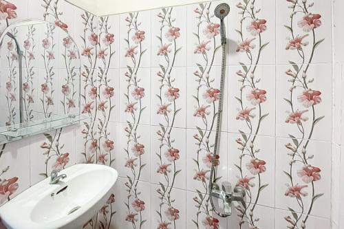 Imagen general del Hotel RedDoorz near Grage Mall Cirebon. Foto 5