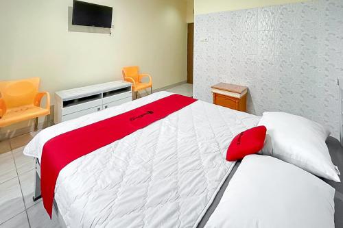 Imagen general del Hotel RedDoorz near Grage Mall Cirebon. Foto 7