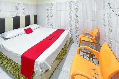 Imagen de la habitación del Hotel RedDoorz near Grage Mall Cirebon. Foto 18