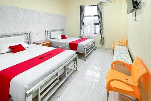 Imagen de la habitación del Hotel RedDoorz near Grage Mall Cirebon. Foto 20