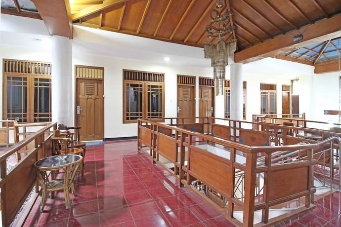 Imagen de los interiores del Hotel RedDoorz near Malioboro Tugu Station Jogja. Foto 13