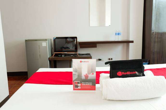 Imagen de la habitación del Hotel RedDoorz near Maribago Barangay Hall. Foto 3