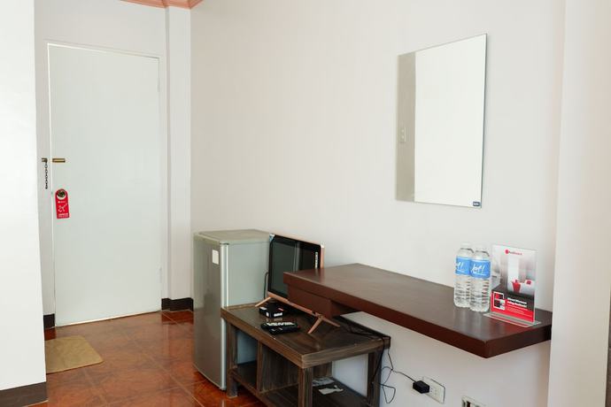 Imagen de la habitación del Hotel RedDoorz near Maribago Barangay Hall. Foto 10