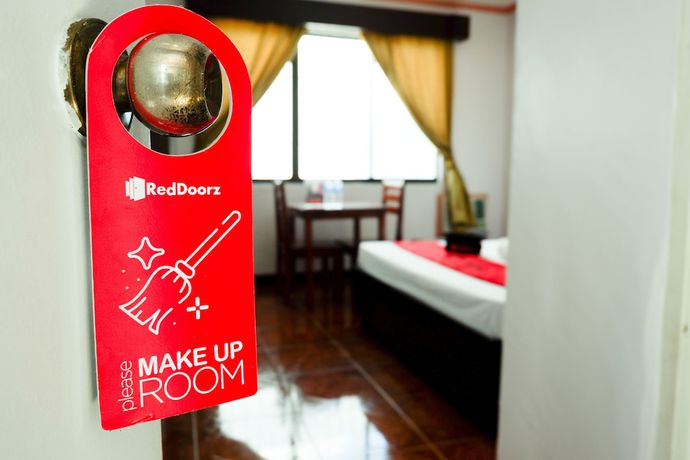 Imagen de la habitación del Hotel RedDoorz near Maribago Barangay Hall. Foto 12