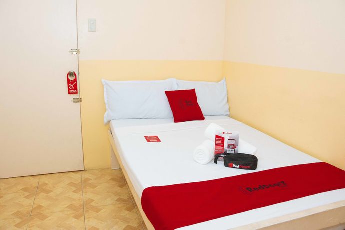 Imagen de la habitación del Hotel RedDoorz near Oslob Whale Shark Watching Area. Foto 3