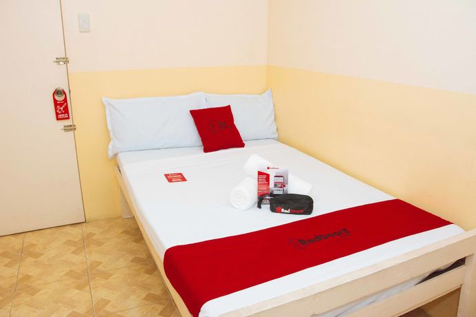 Imagen de la habitación del Hotel RedDoorz near Oslob Whale Shark Watching Area. Foto 8