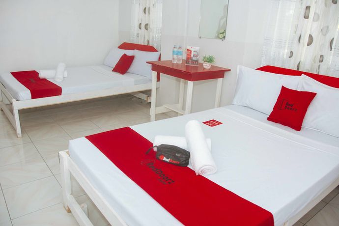 Imagen de la habitación del Hotel RedDoorz near Oslob Whale Shark Watching Area. Foto 10