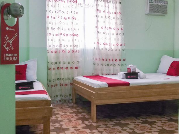 Imagen de la habitación del Hotel RedDoorz near Oslob Whale Shark Watching Area. Foto 12