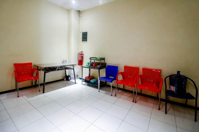 Imagen de los interiores del Hotel RedDoorz near Pasar Tarapung Siring Banjarmasin. Foto 10
