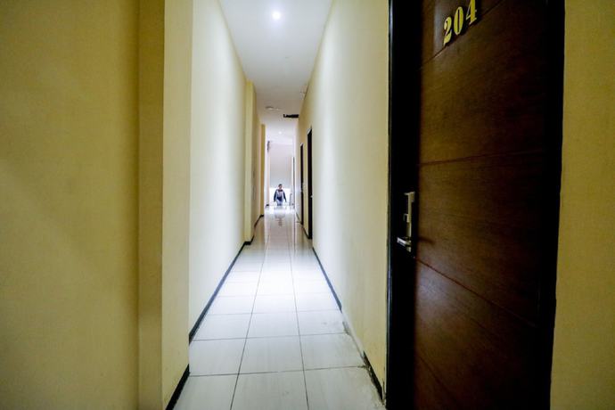 Imagen de los interiores del Hotel RedDoorz near Pasar Tarapung Siring Banjarmasin. Foto 11