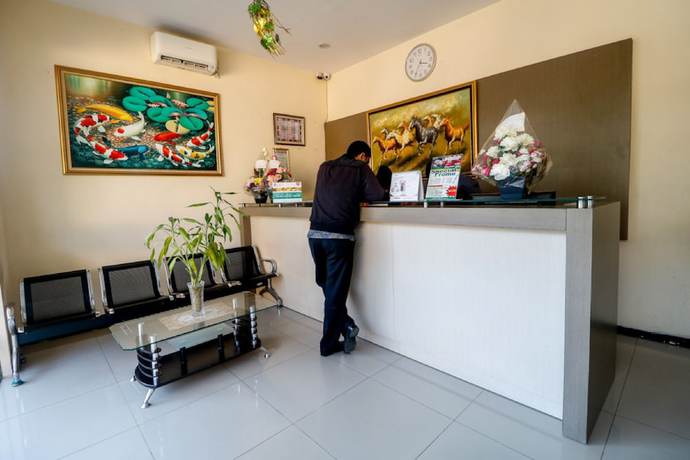 Imagen de los interiores del Hotel RedDoorz near Pasar Tarapung Siring Banjarmasin. Foto 12