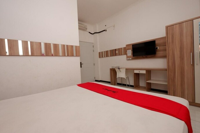 Imagen de la habitación del Hotel RedDoorz near Plaza Simpang Lima. Foto 23