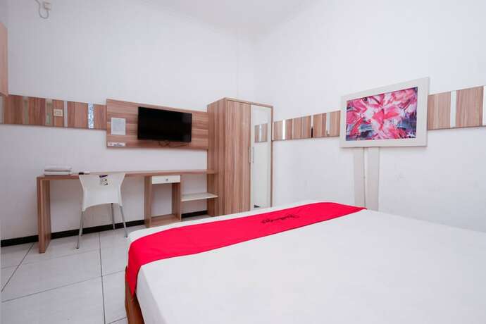 Imagen de la habitación del Hotel RedDoorz near Plaza Simpang Lima. Foto 28