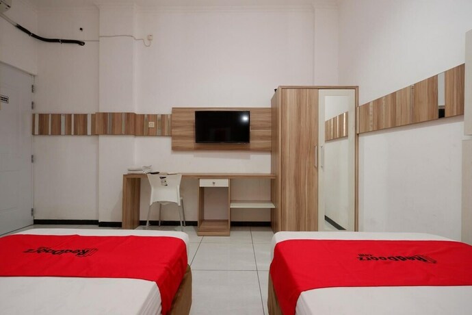 Imagen de la habitación del Hotel RedDoorz near Plaza Simpang Lima. Foto 30