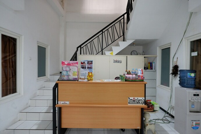 Imagen de los interiores del Hotel RedDoorz near Plaza Simpang Lima. Foto 33