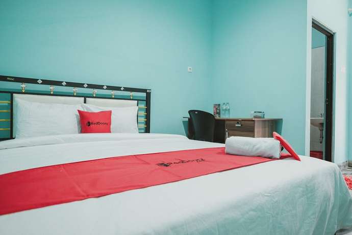 Imagen de la habitación del Hotel RedDoorz near RSUD Koja. Foto 5